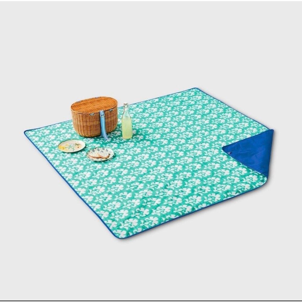 NWT - Target x Roller Rabbit Reversible Picnic Blanket 72"x72" - Picture 3 of 4